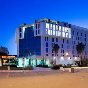 מלון Hilton Garden